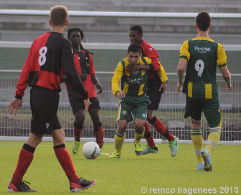 foto's oefenwedstrijd ADO Den Haag B1- Laakkwartier B1 