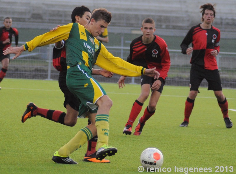 foto's oefenwedstrijd ADO Den Haag B1- Laakkwartier B1 