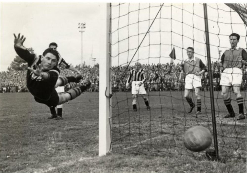 Oud ADO Kepper Franks Kok in actie