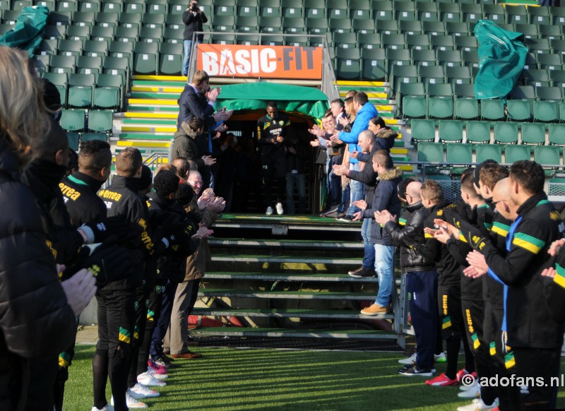  ADO Den Haag ontvangt kampioen Wilfried Kanon met erehaag