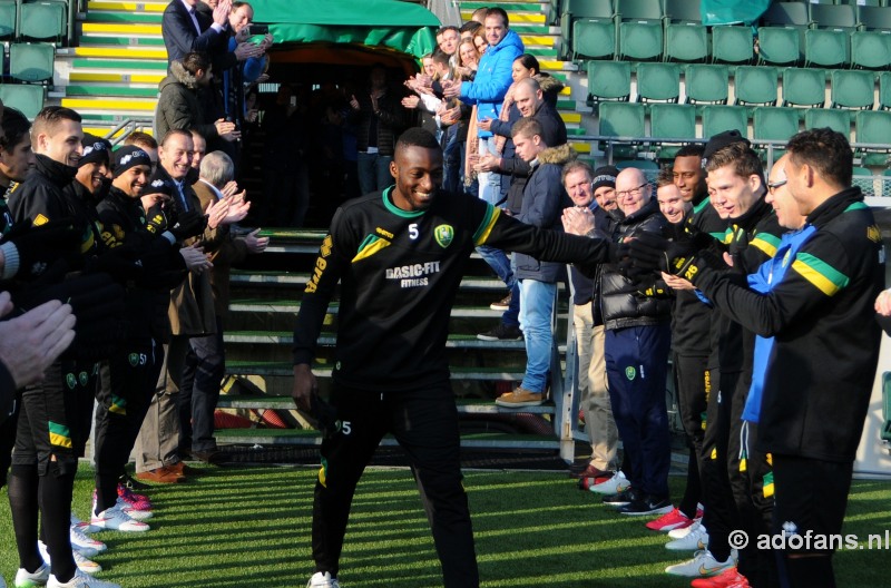  ADO Den Haag ontvangt kampioen Wilfried Kanon met erehaag