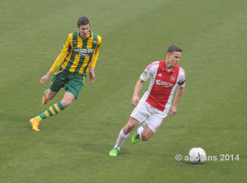 foto's ADO Den Haag op de valreep verdiend gelijk met Ajax