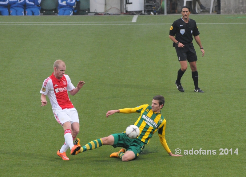 foto's ADO Den Haag op de valreep verdiend gelijk met Ajax