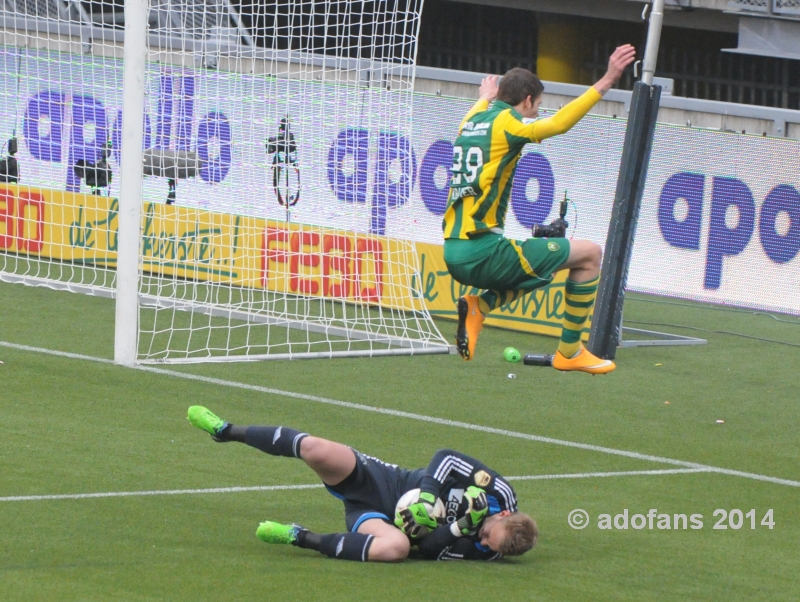 foto's ADO Den Haag op de valreep verdiend gelijk met Ajax