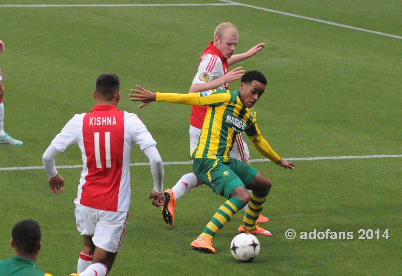 foto's ADO Den Haag op de valreep verdiend gelijk met Ajax