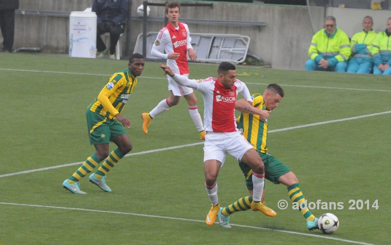 foto's ADO Den Haag op de valreep verdiend gelijk met Ajax