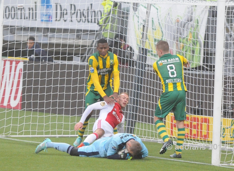 foto's ADO Den Haag op de valreep verdiend gelijk met Ajax