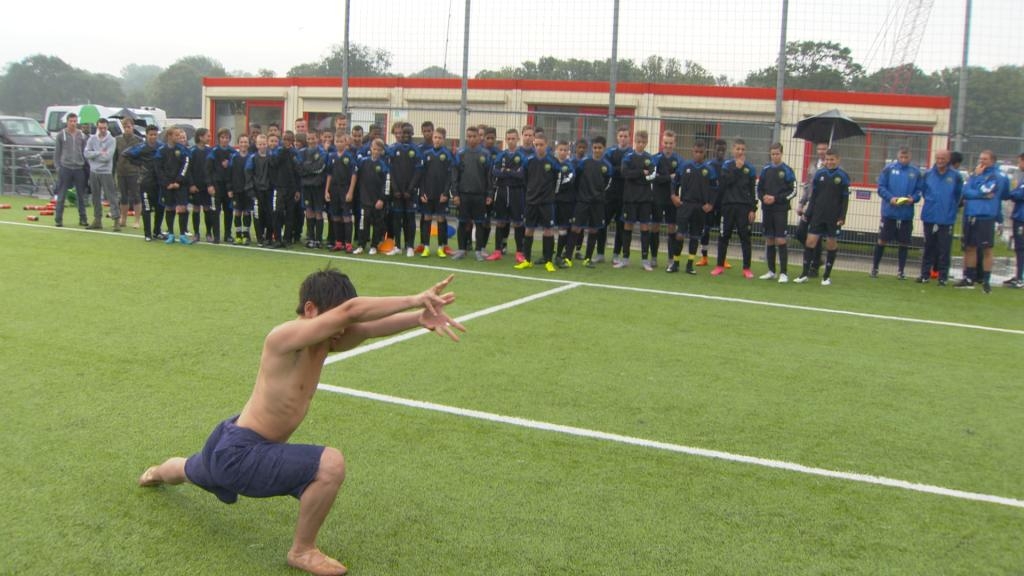 Voetballers dansen niet! ADO Den Haag jeugd en dans