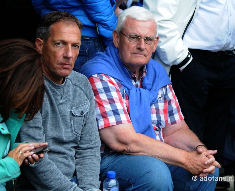 Op het veld kwamen we oude bekenden tegen, maar ook op de tribune. Oud supporterscoÃ¶rdinator Ben Tichem en oud voorzitter Pieter den Dulk