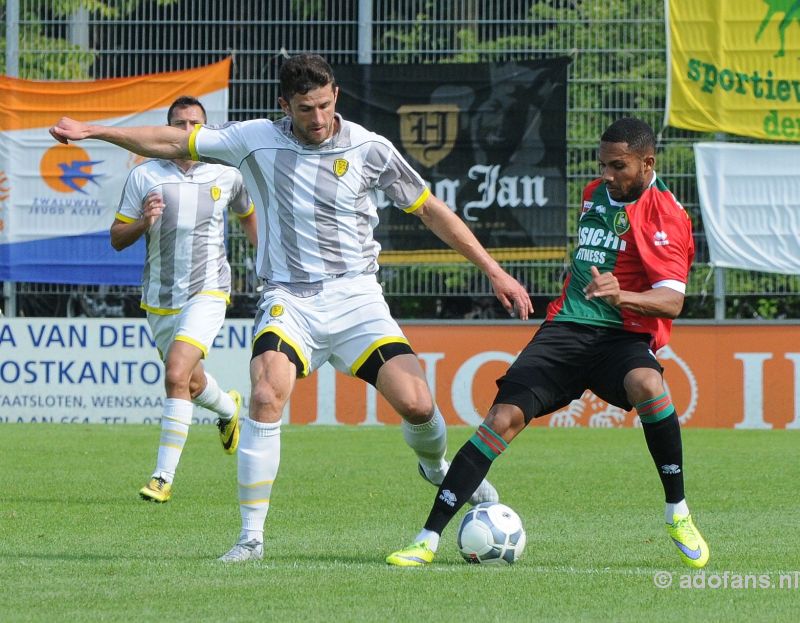 ADO Den Haag delft het onderspit tegen Burton Albian Kenji GorrÃ©