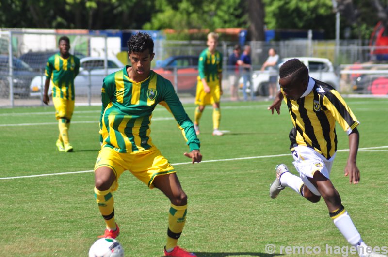 Jeugd wedstrijden ADO Den Haag , De Graafschap, Vitesse, Emmen NAC