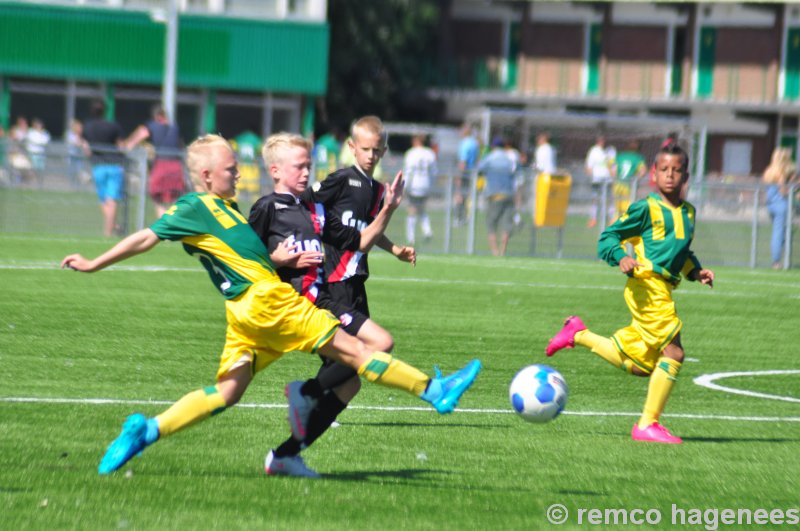 Jeugd wedstrijden ADO Den Haag , De Graafschap, Vitesse, Emmen NAC