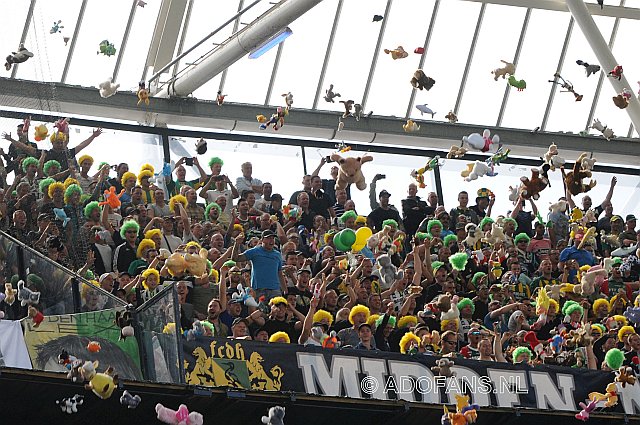 Hartverwarmende knuffelactie levert ADO-fans FIFA-nominatie op ADO Den Haag