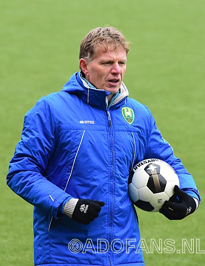 ADO Den Haag trainer Alfons Groenendijk training Kyocerastadion