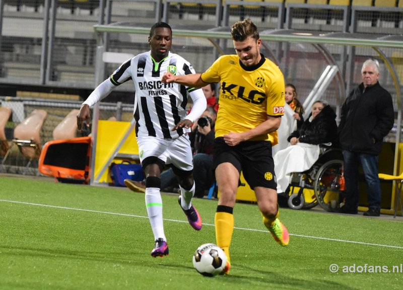 Sheraldo Becker in duel tijdens Roda JC - ADO Den Haag