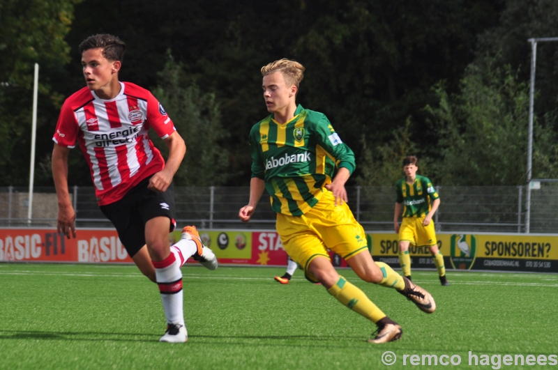 Jeugd ADO Den Haag tegen PSV