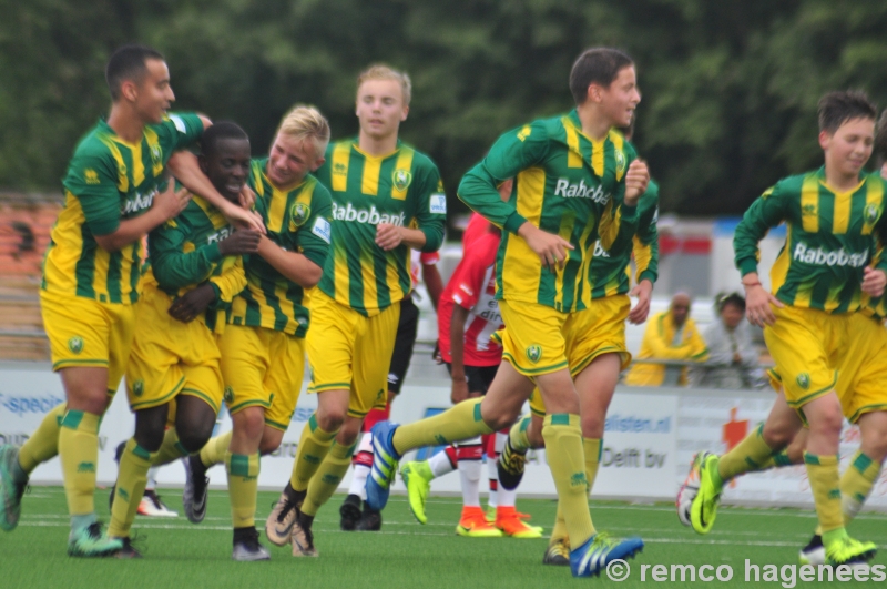 Jeugd ADO Den Haag tegen PSV