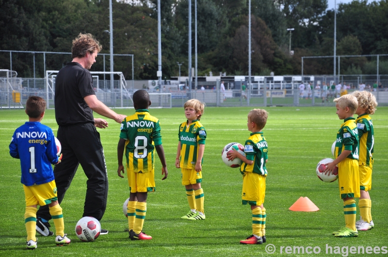 Jeugd ADO Den Haag tegen PSV