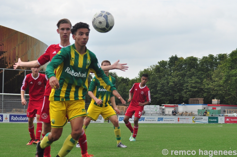 Jeugd ADO Den Haag tegen PSV