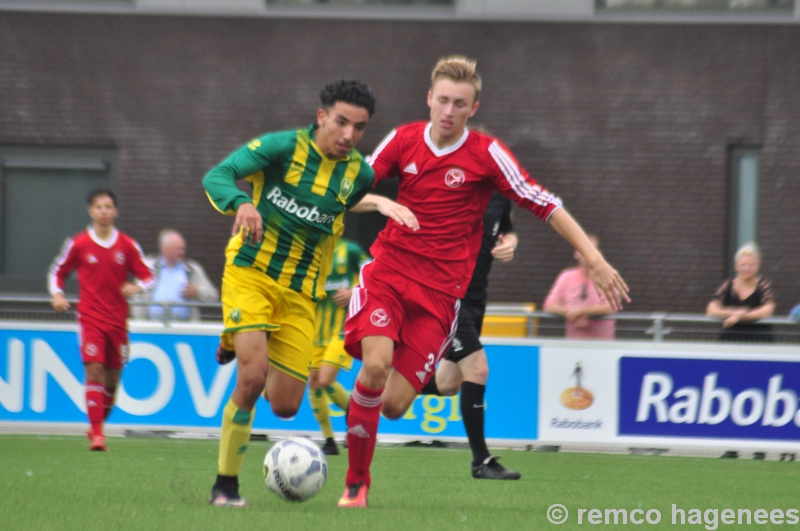 Jeugd ADO Den Haag tegen PSV