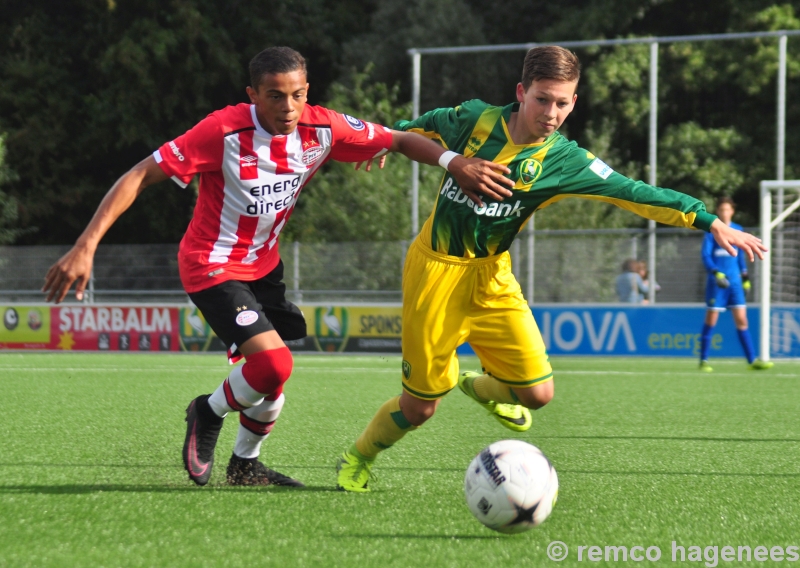 Jeugd ADO Den Haag tegen PSV