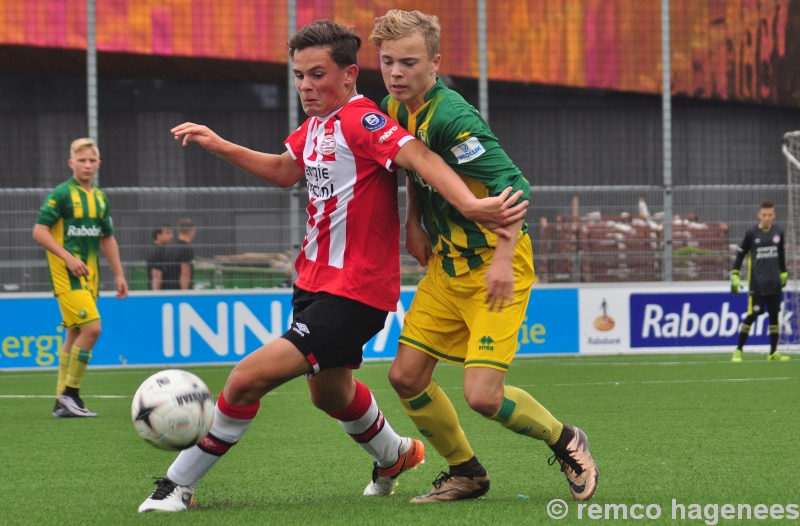 Jeugd ADO Den Haag tegen PSV