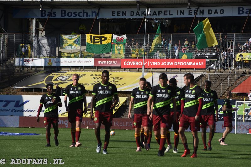  VVV Venlo  ADO Den Haag  in  Eredivisie Stadion de Koel spelers warmingup