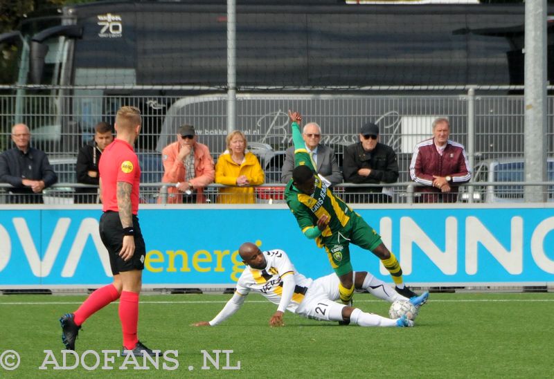 Jong ADO Den Haag , OFC, Derde Divisie, Zuiderpark , de aftrap