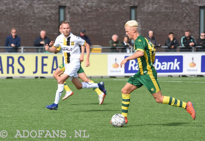 Jong ADO Den Haag , OFC, Derde Divisie, Zuiderpark , de aftrap