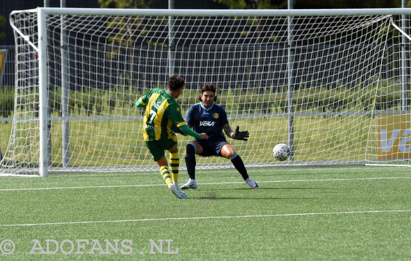 Jong ADO Den Haag , OFC, Derde Divisie, Zuiderpark , de aftrap