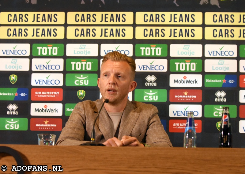 presentatie Dirk Kuyt bij ADO Den Haag
