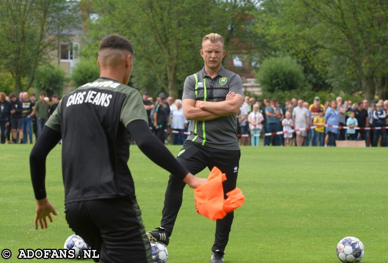 Dirk Kuyt tijdens training ADO Den Haag