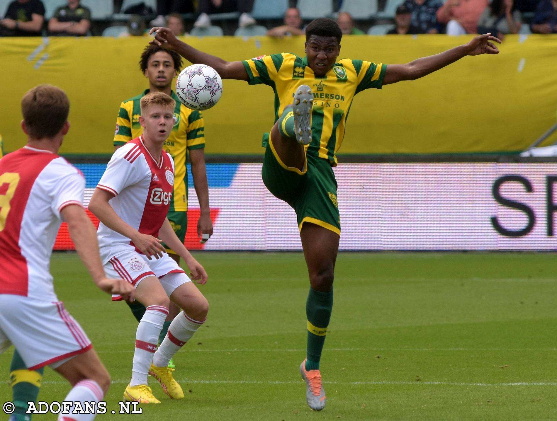 ADO Den Haag Wint van jong Ajax