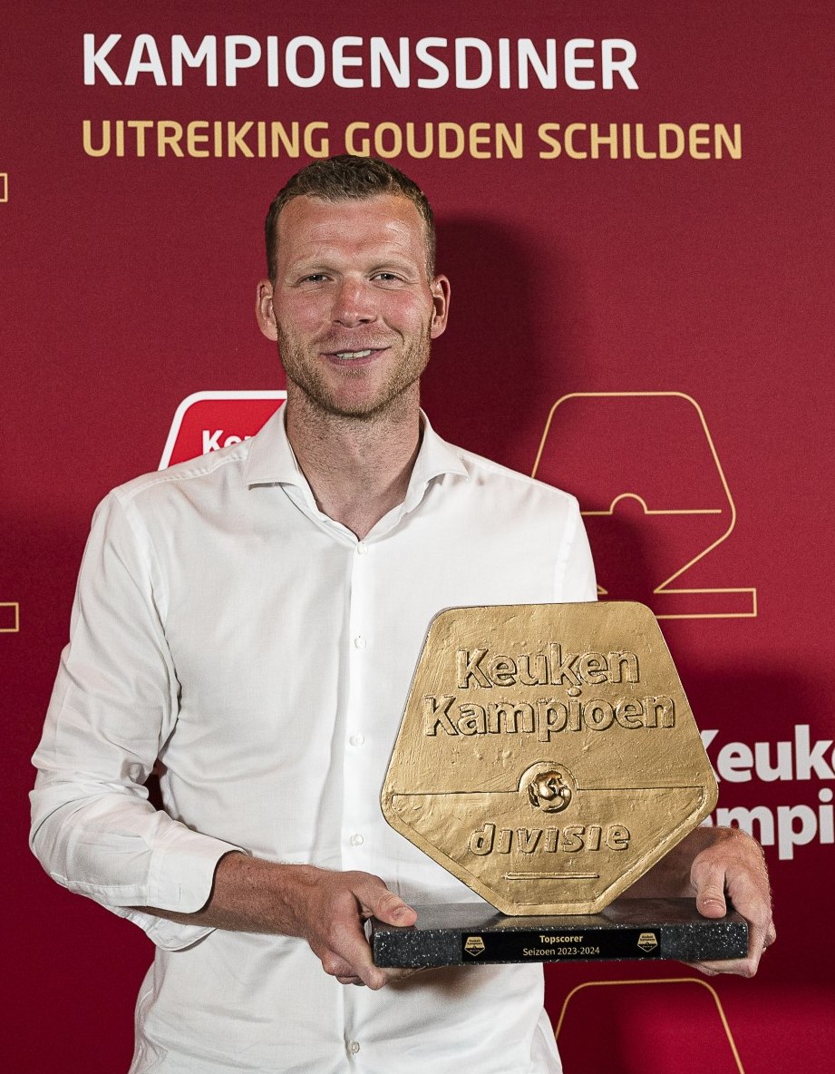 ADO Den Haag speler Henk Veerman wint gouden schild