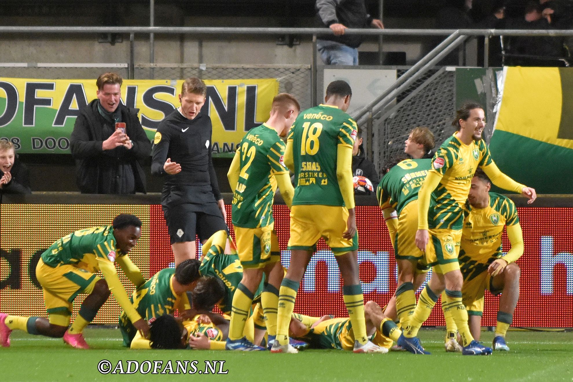 knvbbeker ADO Den Haag Verslaat Sparta Rotterdam