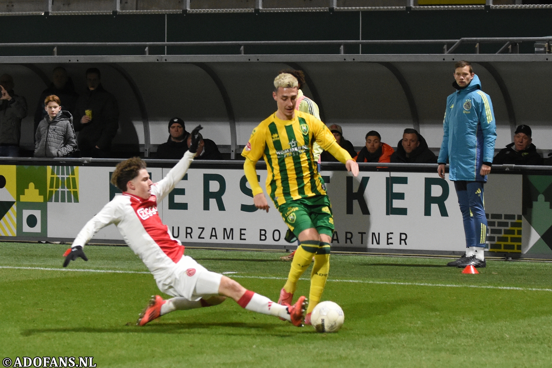 ADO Den Haag - Jong Ajax Lorenzo Maasland geblesseerd