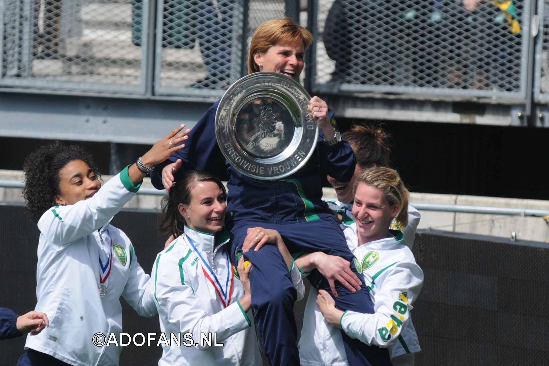 Sarina Wiegman landskampioen met de ADO Vrouwen in 2012