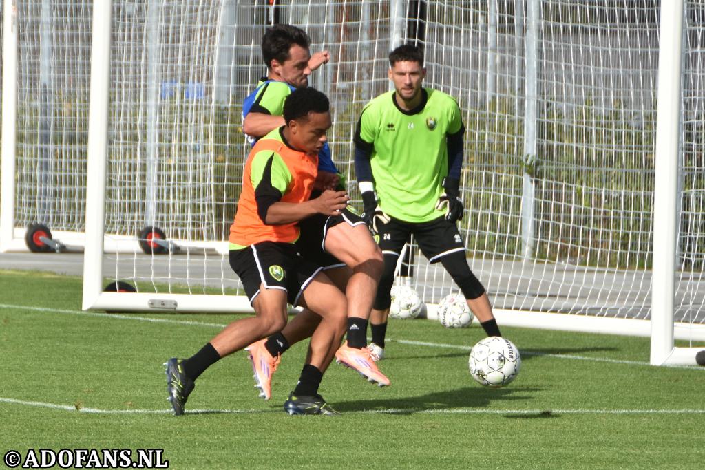 Eerste training ADO Den Haag  op nieuw Zuiderparkcomplex