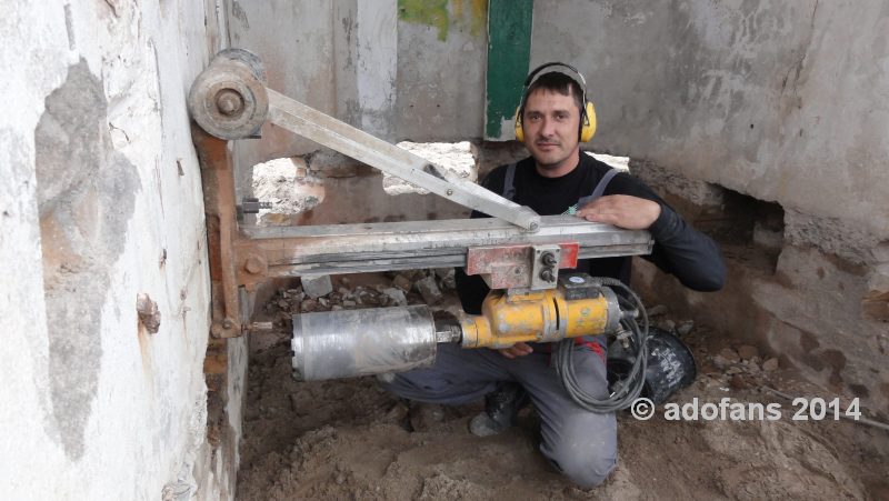 02 Mei 2012 WerkzaamhedenADO kassahuisjes vorderen gestaag 