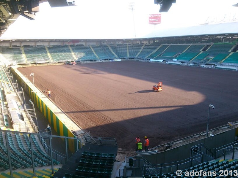 werkzaamheden voorbereiding kunstgrasmat Kyocera stadion