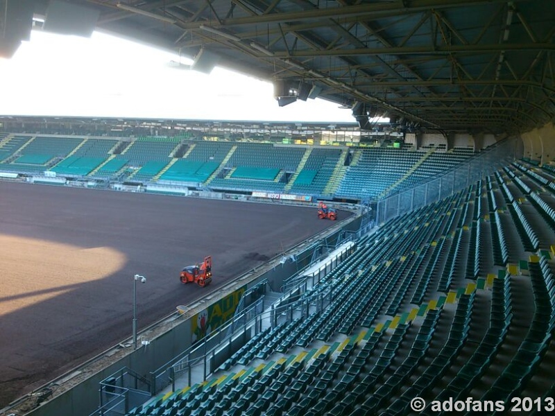 werkzaamheden voorbereiding kunstgrasmat Kyocera stadion