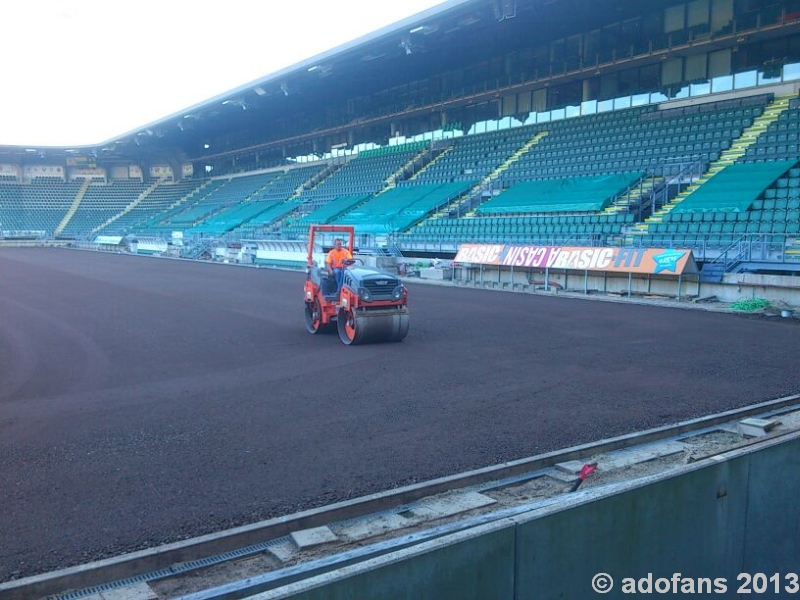 werkzaamheden voorbereiding kunstgrasmat Kyocera stadion