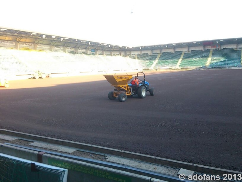 werkzaamheden voorbereiding kunstgrasmat Kyocera stadion