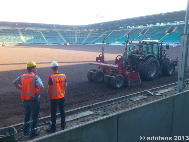 werkzaamheden voorbereiding kunstgrasmat Kyocera stadion