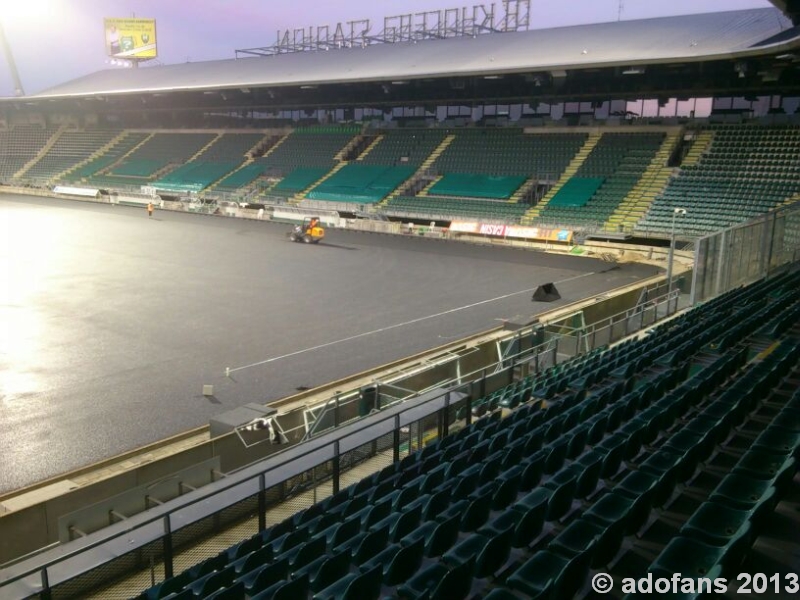  Foto`s werkzaamheden voorbereiding kunstgrasmat Kyocera stadion deel 3