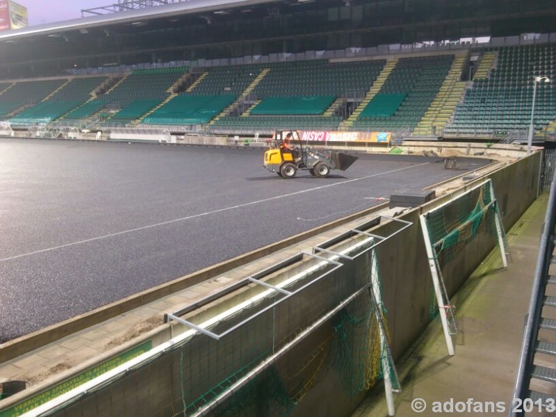  Foto`s werkzaamheden voorbereiding kunstgrasmat Kyocera stadion deel 3