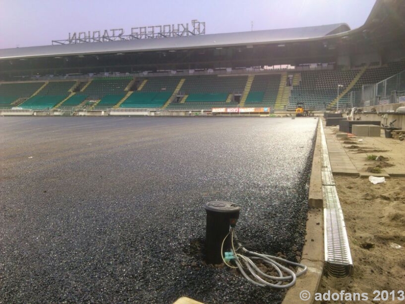  Foto`s werkzaamheden voorbereiding kunstgrasmat Kyocera stadion deel 3