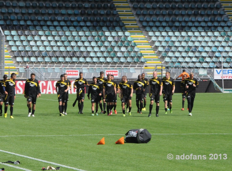 nieuwe grasmat in Kyocerastadion van ADO Den Haag 