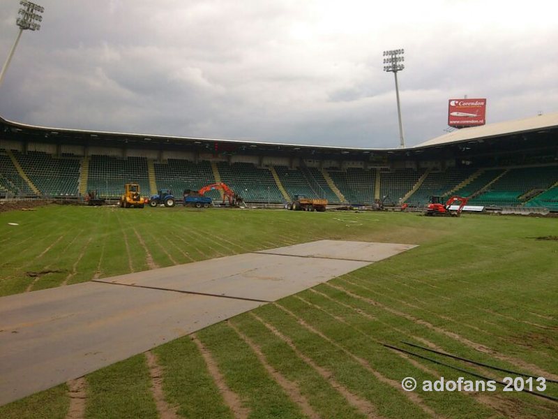 Verwijderen grasmat  uit kyocera stadion
