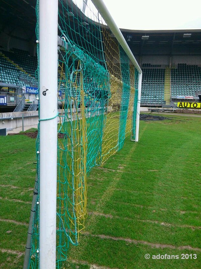 Verwijderen grasmat  uit kyocera stadion